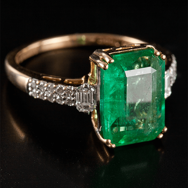 Luxury Jewelry Classic Three Stone Emerald Cut Emerald Sapphire Engagement Ring