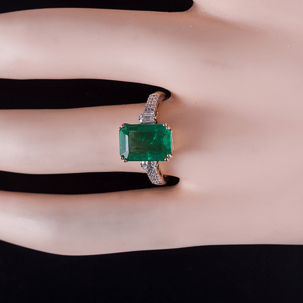 Luxury Jewelry Classic Three Stone Emerald Cut Emerald Sapphire Engagement Ring