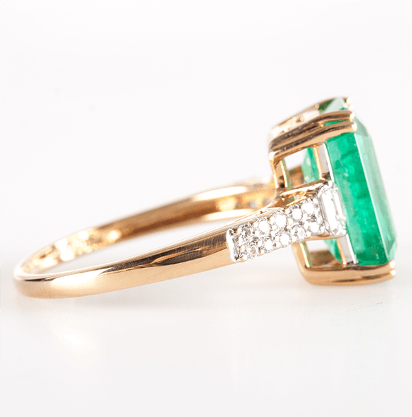 Luxury Jewelry Classic Three Stone Emerald Cut Emerald Sapphire Engagement Ring