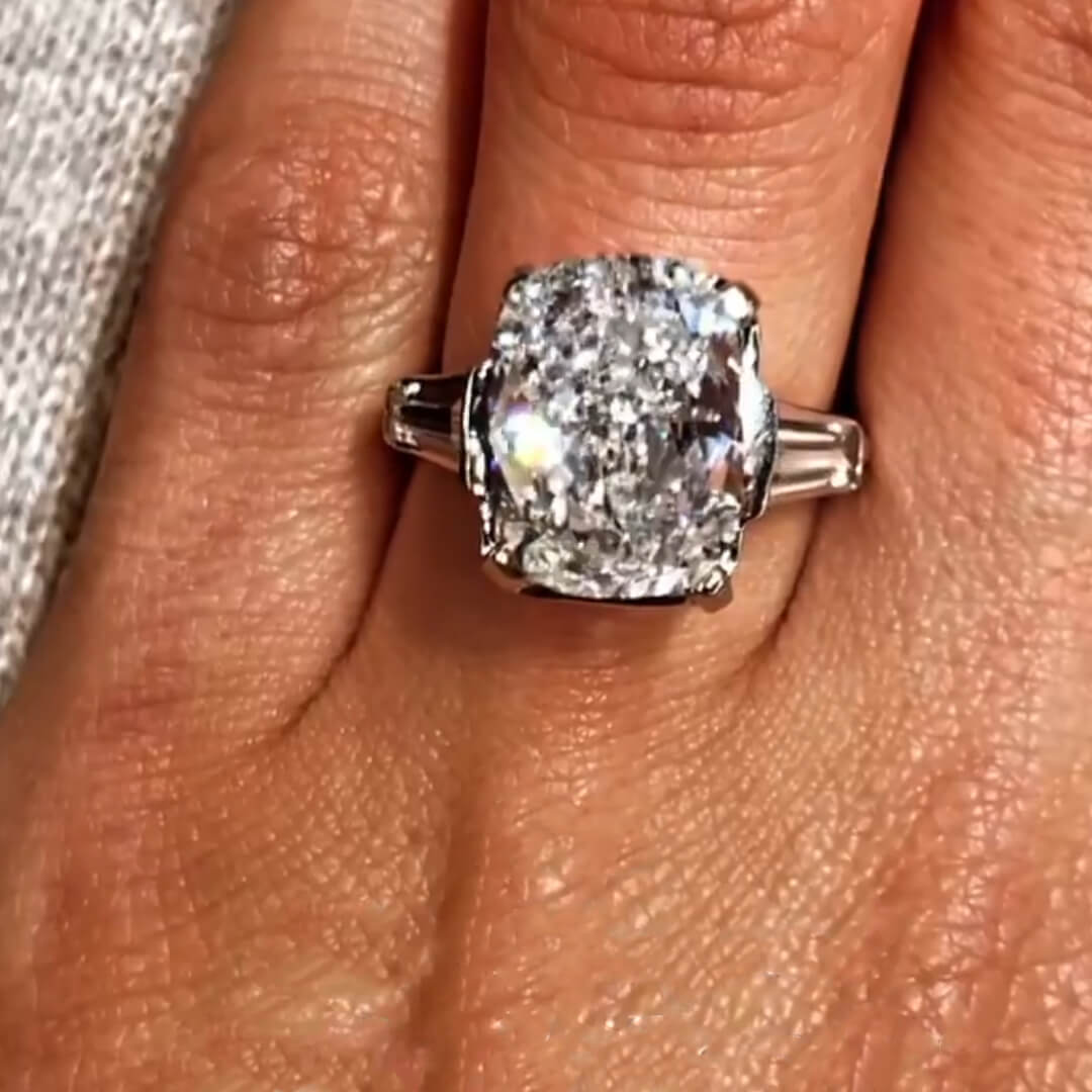 Luxury Jewelry Three Stone Classic Cushion Cut White Sapphire Engagement Ring
