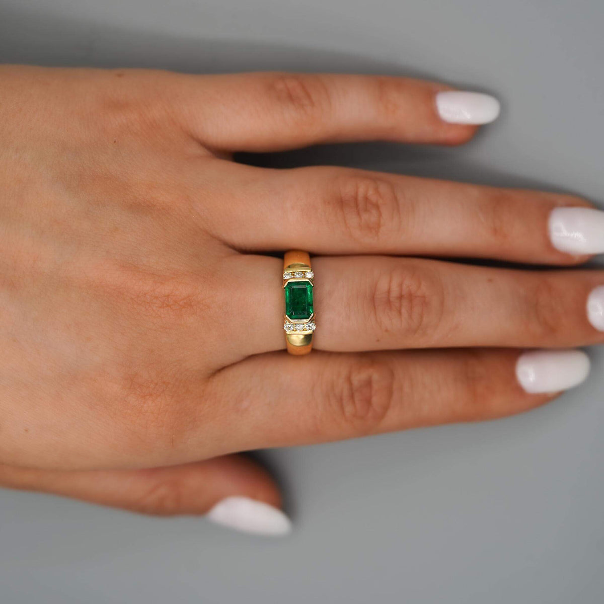 Luxury Jewelry Half Bezel Yellow Gold Emerald Cut Emerald Sapphire Engagement Ring