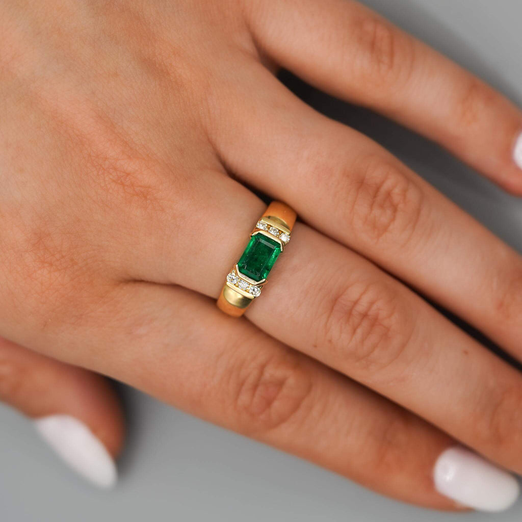 Luxury Jewelry Half Bezel Yellow Gold Emerald Cut Emerald Sapphire Engagement Ring
