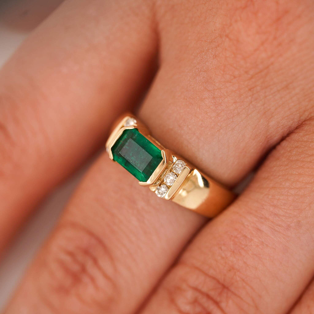 Luxury Jewelry Half Bezel Yellow Gold Emerald Cut Emerald Sapphire Engagement Ring