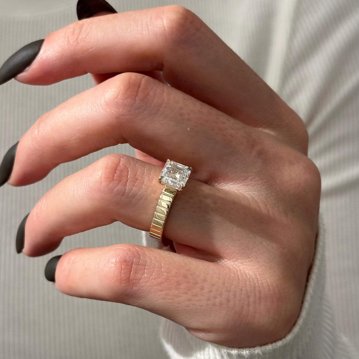 Luxury Jewelry Yellow Gold Solitaire Asscher Cut White Sapphire Engagement Ring