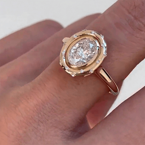Luxury Jewelry Yellow Gold Halo Bezel Oval Cut White Sapphire Engagement Ring