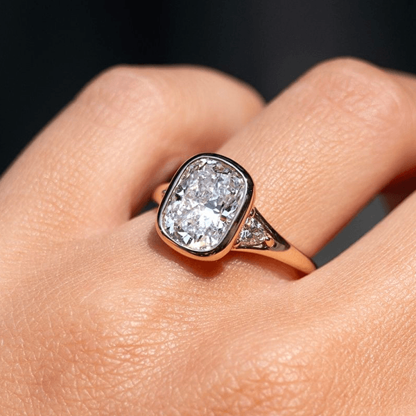 Luxury Jewelry Three Stone Yellow Gold Bezel Cushion Cut White Sapphire Engagement Ring