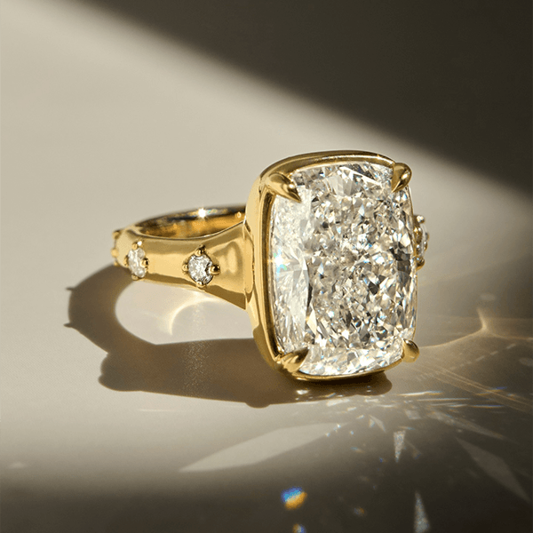Luxury Jewelry Classic Yellow Gold Cushion Cut White Sapphire Engagement Ring