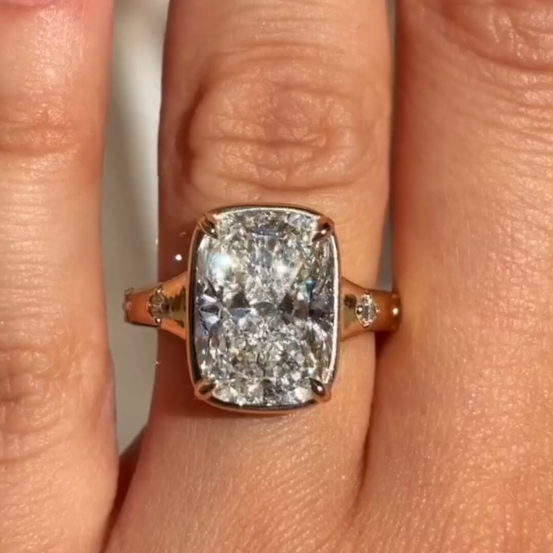 Luxury Jewelry Classic Yellow Gold Cushion Cut White Sapphire Engagement Ring