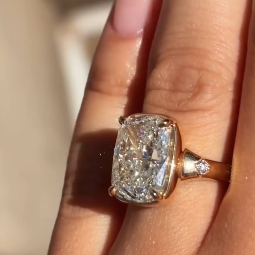 Luxury Jewelry Classic Yellow Gold Cushion Cut White Sapphire Engagement Ring
