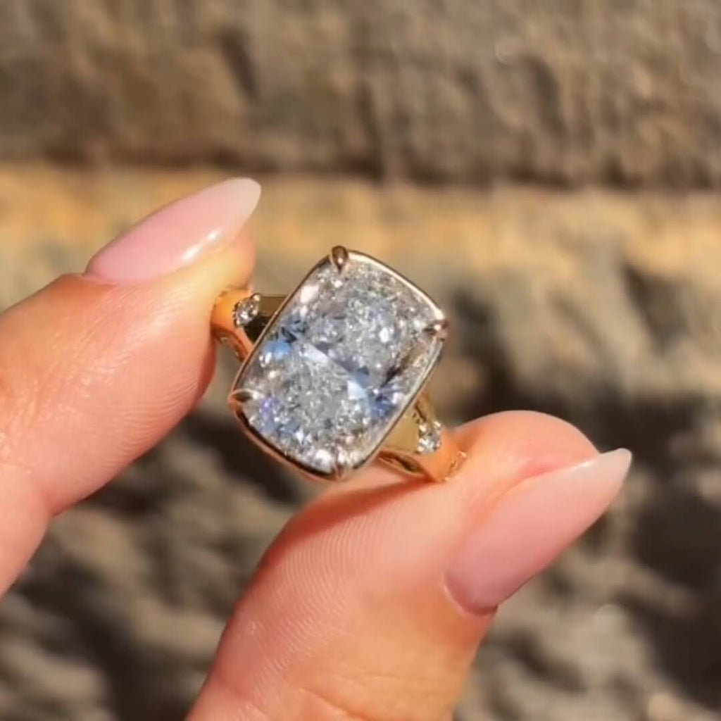 Luxury Jewelry Classic Yellow Gold Cushion Cut White Sapphire Engagement Ring