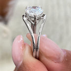 Luxury Jewelry Unique Design Solitaire Pear Cut White Sapphire Engagement Ring