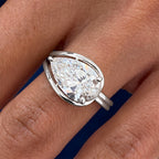 Luxury Jewelry Unique Design Solitaire Pear Cut White Sapphire Engagement Ring