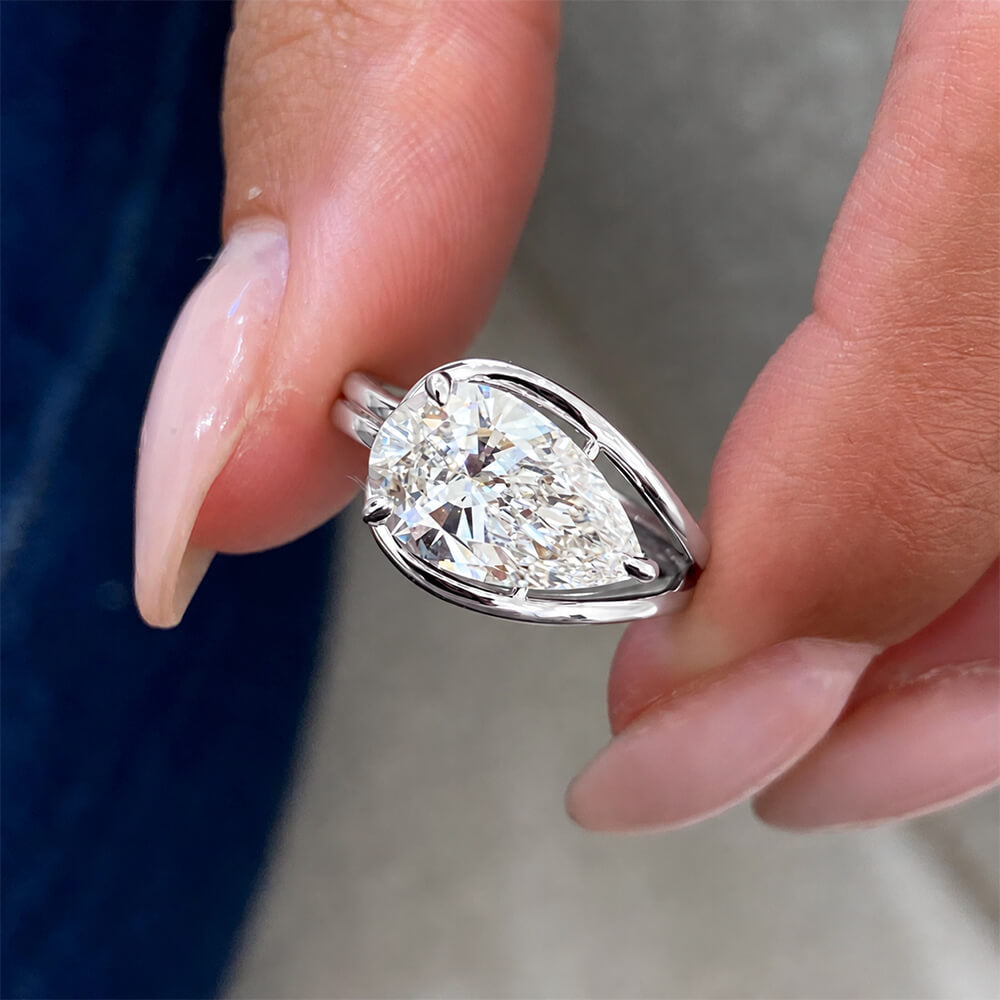 Luxury Jewelry Unique Design Solitaire Pear Cut White Sapphire Engagement Ring