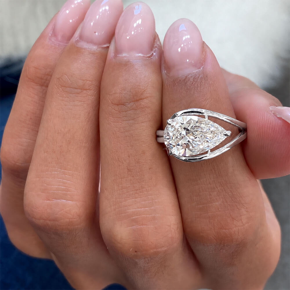 Luxury Jewelry Unique Design Solitaire Pear Cut White Sapphire Engagement Ring