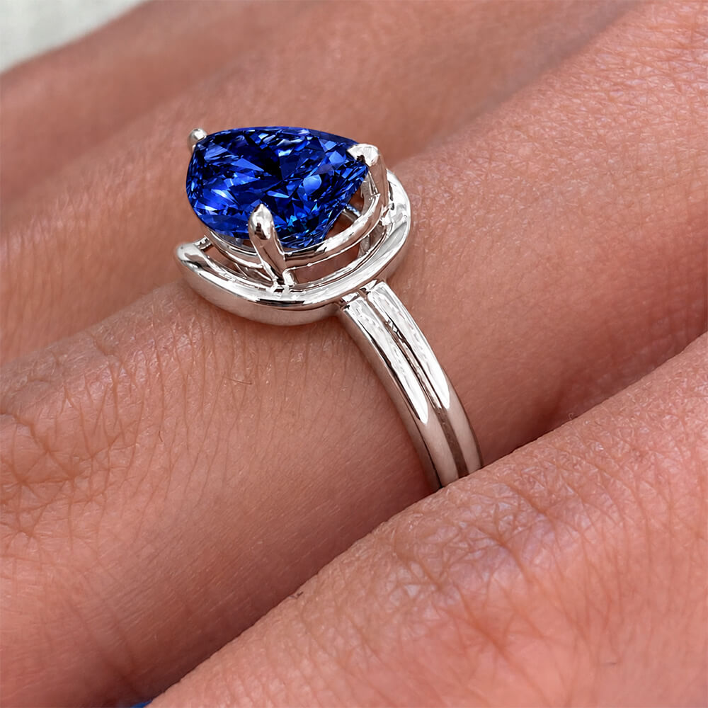 Luxury Jewelry Solitaire Pear Cut Blue Sapphire Engagement Ring