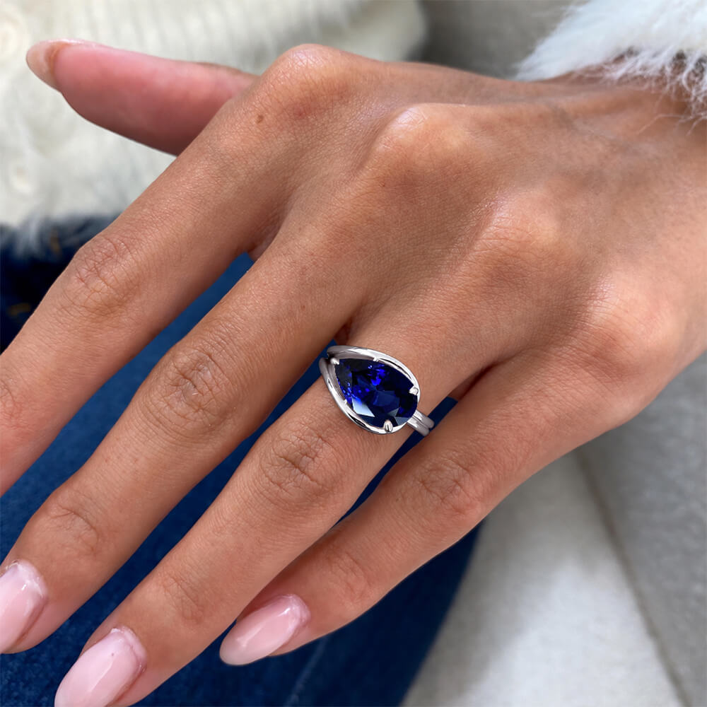 Luxury Jewelry Solitaire Pear Cut Blue Sapphire Engagement Ring