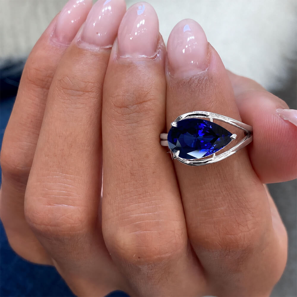 Luxury Jewelry Solitaire Pear Cut Blue Sapphire Engagement Ring