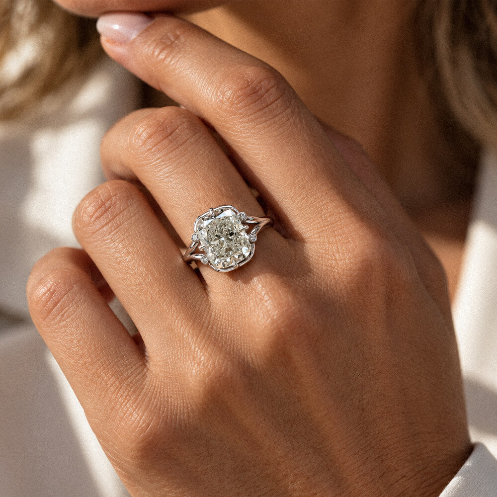 Luxury Jewelry Unique Design Cushion Cut White Sapphire Engagement Rings